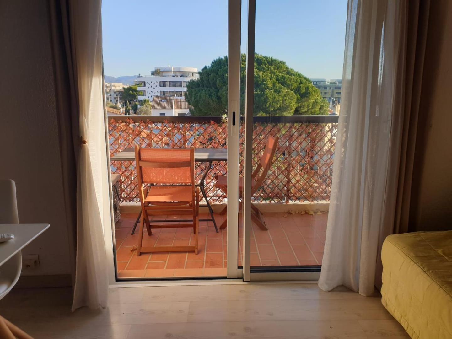 Appartement Climatise A 800M De La Plage Fréjus Exterior photo